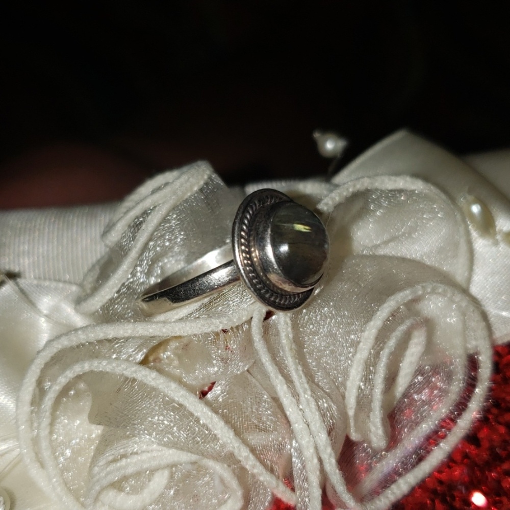 Pretty Labrodite Ring - Picture 2 of 3